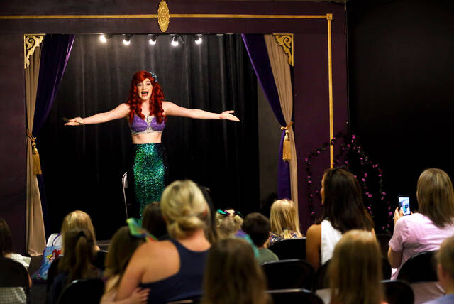 128669469_web1_safe_swim1_faa
Princess Ariel (Alyse Miller) greets the attendees of the Safe Swim event at ImagineNEPA on South State Street, Clarks Summit.
Fred Adams | For Abington Journal