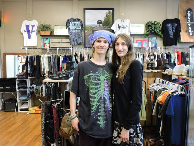 131185363_web1_DSCN3946
Owners of Khlovans Thrift, Kavan Hughes and Chloe Conway of Clarks Summit.
Ben Freda | For Abington Journal