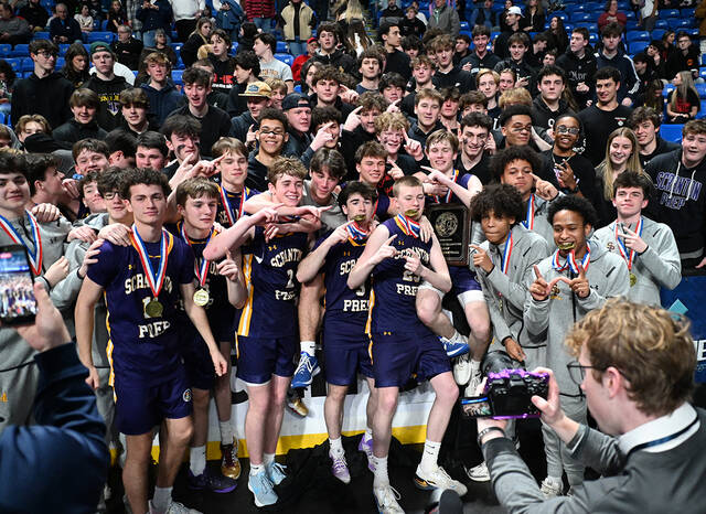 132176504_web1_Dallas-Scranton-Prep-7
Scranton Prep boys PIAA D2 4A champions celebrate with the student body after defeating Dallas Area at Mohegan Sun Arena on Saturday afternoon.
Tony Callaio | For Abington Journal