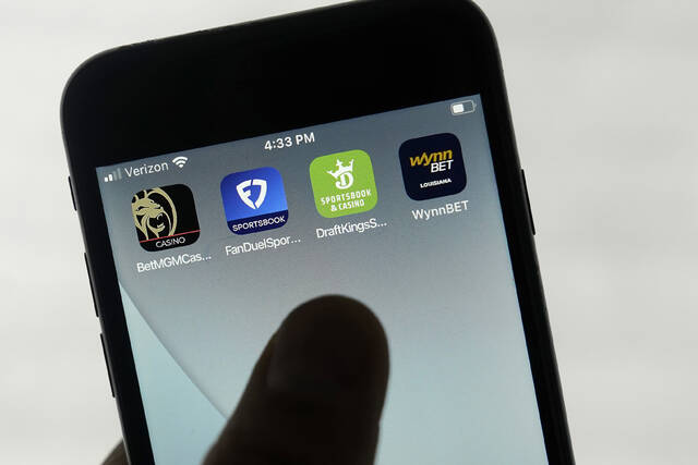 132410140_web1_01mh-sgat-2k2x-qmjj
FanDuel, DraftKings, and other online gambling apps are displayed on a phone.
File Photo